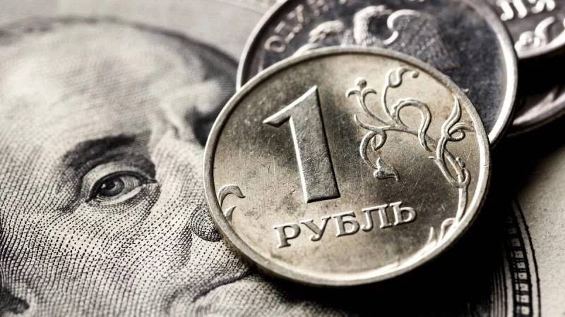 Слабый рубль: кто выигрывает на колебаниях русской валюты?