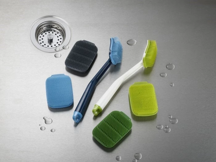 Лучше выбросить: почему нельзя мыть посуду губкой