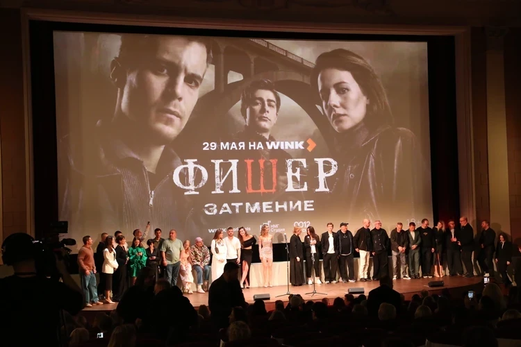 Собчак развеяла слухи о разводе на премьере сериала «Фишер. Затмение»