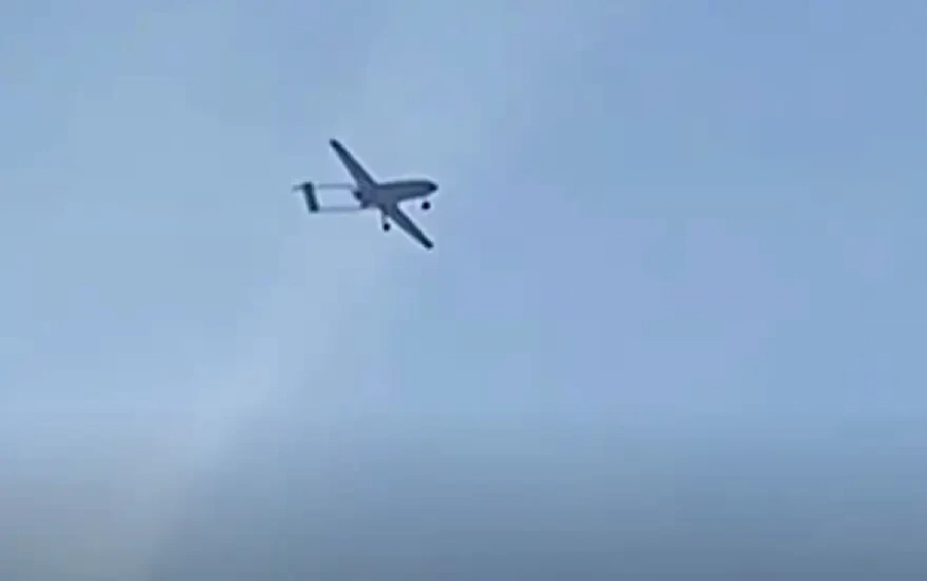 Обломки упали на проезжую часть: над Крымским мостом сегодня утром был сбит украинский дрон