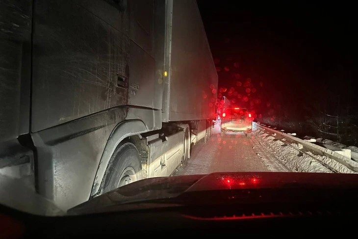 На российской трассе «Байкал» образовалась 85-километровая пробка