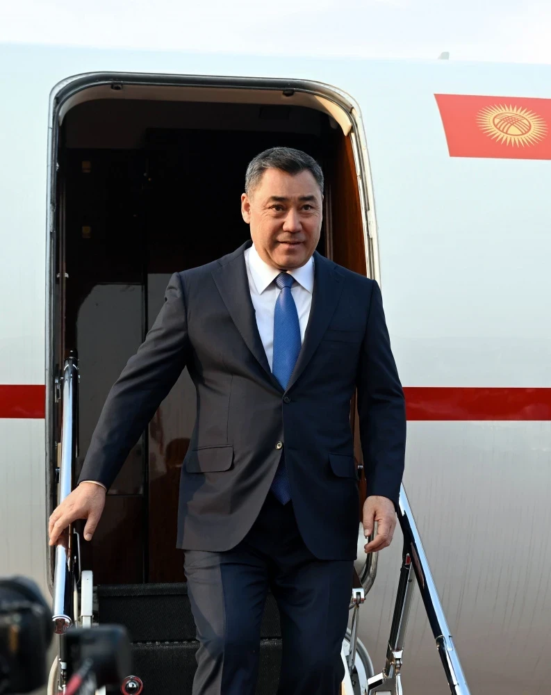 Садыр Жапаров прилетел в Пакистан. Как его встретили