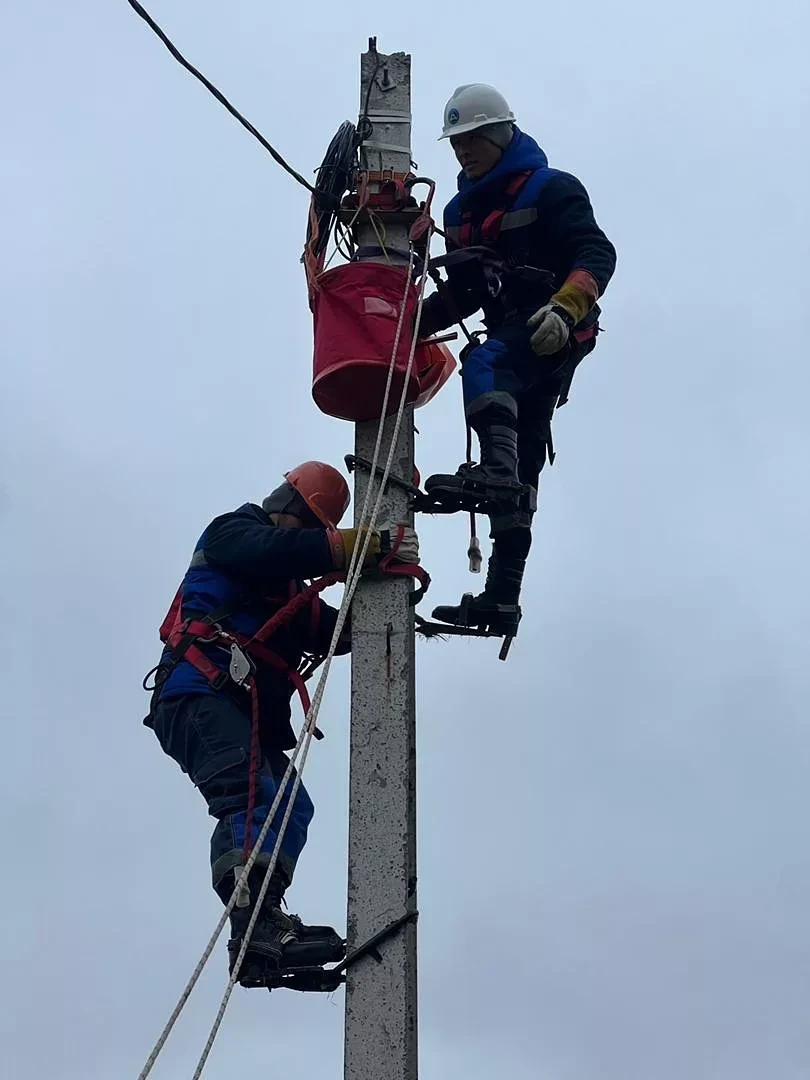 Энергетики Кыргызстана проходят обучение в Татарстане по работе под напряжением