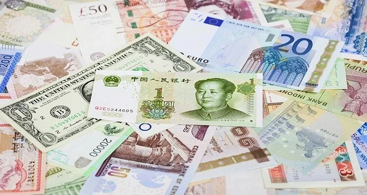 Рубль и тенге вновь заметно подешевели. Курс валют на 11 декабря