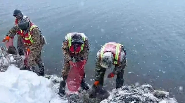 С начала года из Иссык-Куля извлекли около 158 тысяч браконьерских сетей