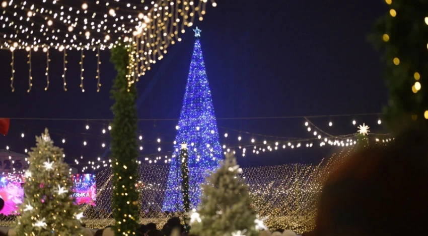 Музыкальный вечер на площади Ала-Тоо. Живая музыка и предновогоднее настроение