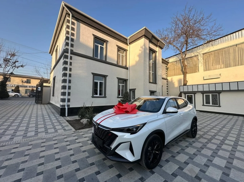 Ассамблея народа Кыргызстана в Оше получила служебную машину от мэрии