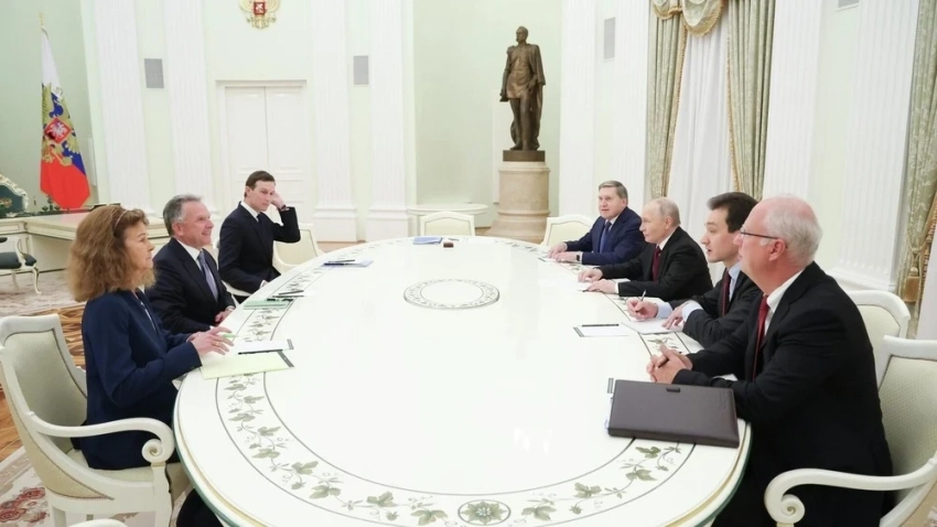 В Кремле прошли переговоры Путина с посланниками Трампа