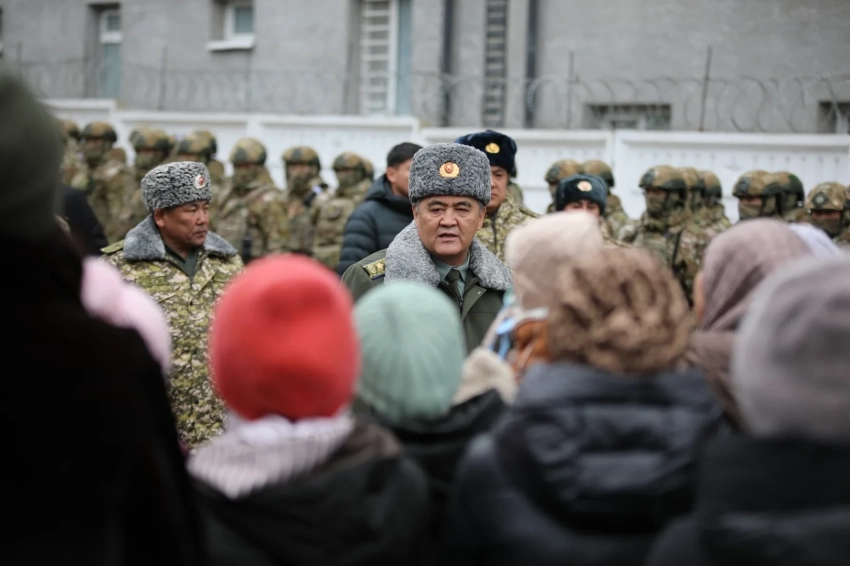 Вы тоже служите нашей стране: Ташиев поблагодарил семьи военнослужащих