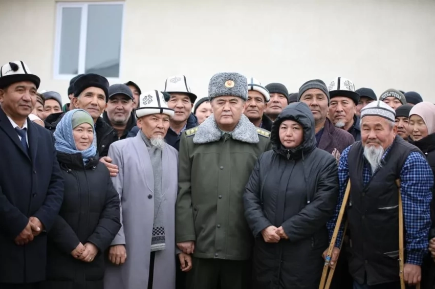 Ташиев посетил Лейлекский район и встретился с жителями сел Максат и Разаков