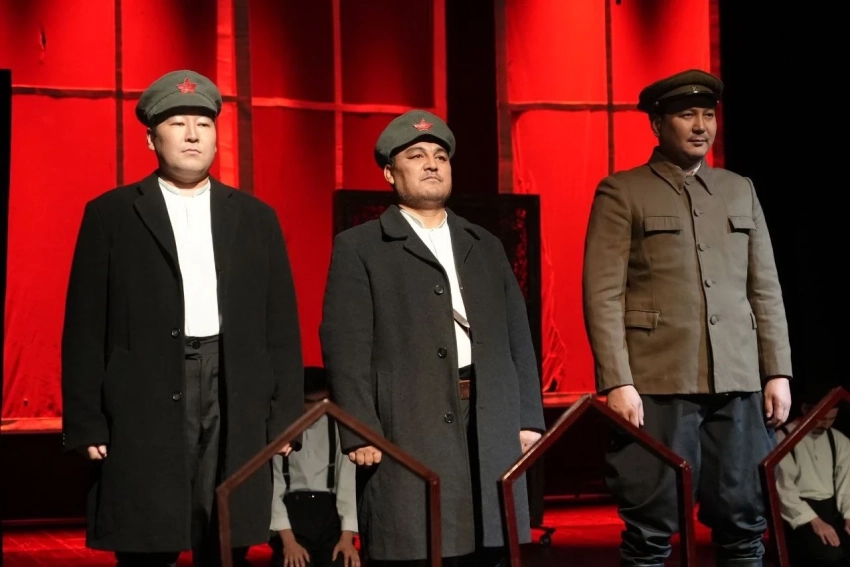 В Бишкеке прошла презентация семитомника «Эшенаалы Арабаев»