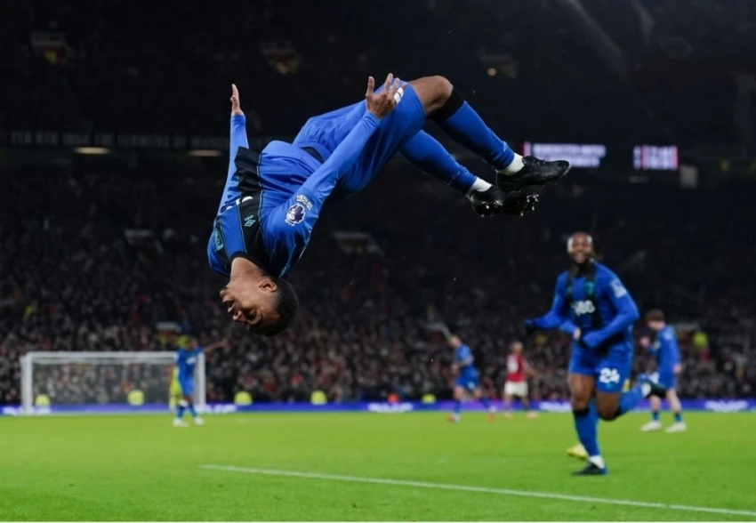 "МЮ" и "Борнмут" завершили встречу вничью