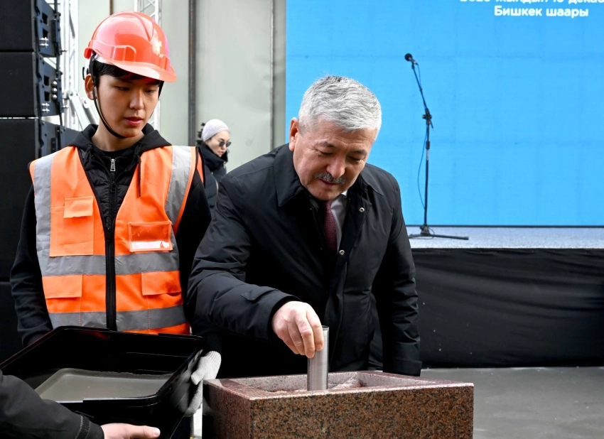 Глава кабмина заложил капсулы под строительство жилых комплексов в Бишкеке