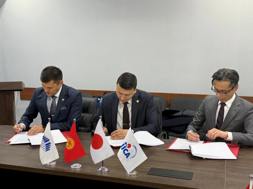 Япония поможет подготовить в Кыргызстане инструкторов-диспетчеров управления самолетами