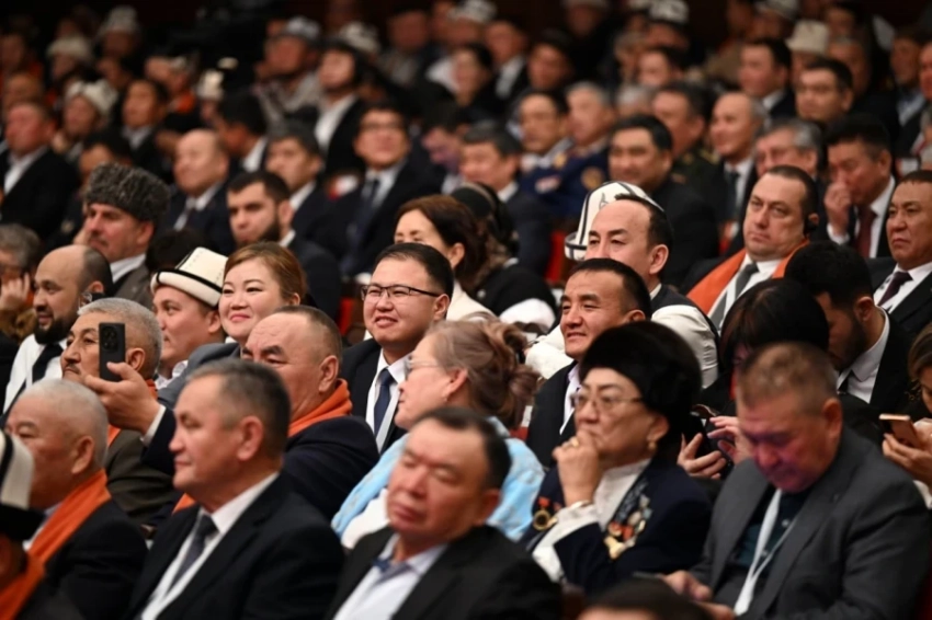 Делегаты Народного курултая в Бишкеке удивили не меньше депутатов Жогорку Кенеша