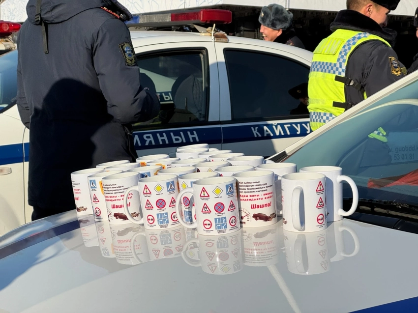 Подарки вместо штрафов: в Бишкеке прошла акция по безопасности движения