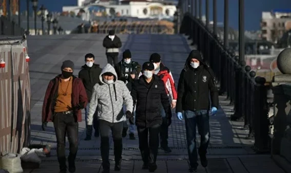 В Жогорку Кенеше потребовали защиты прав кыргызстанцев в России