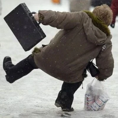 В Бишкеке 295 человек обратились за помощью после травм на гололёде