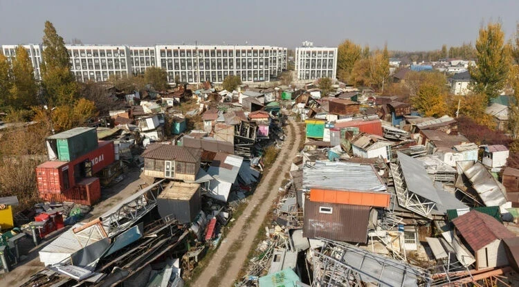 Свалка демонтированных объектов. Мэрия Бишкека просит хозяев забрать имущество