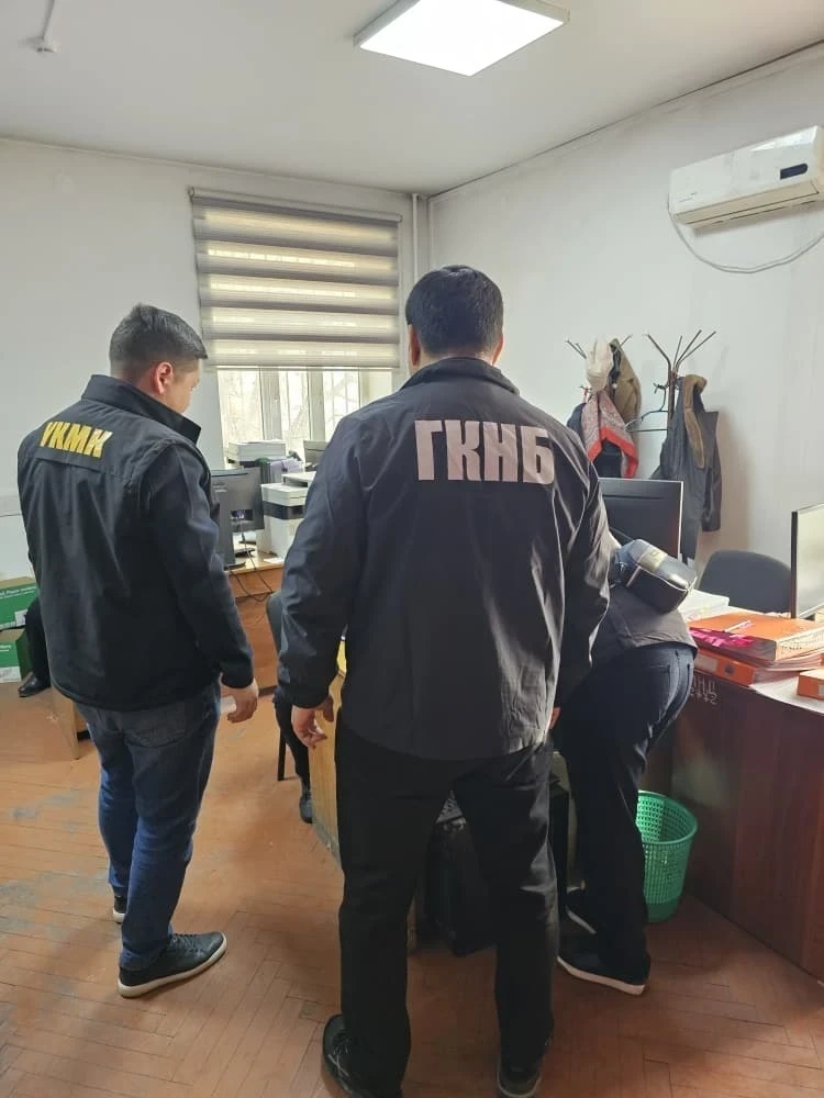 ГКНБ задержал сотрудников админсуда Оша за фиктивные трудоустройства