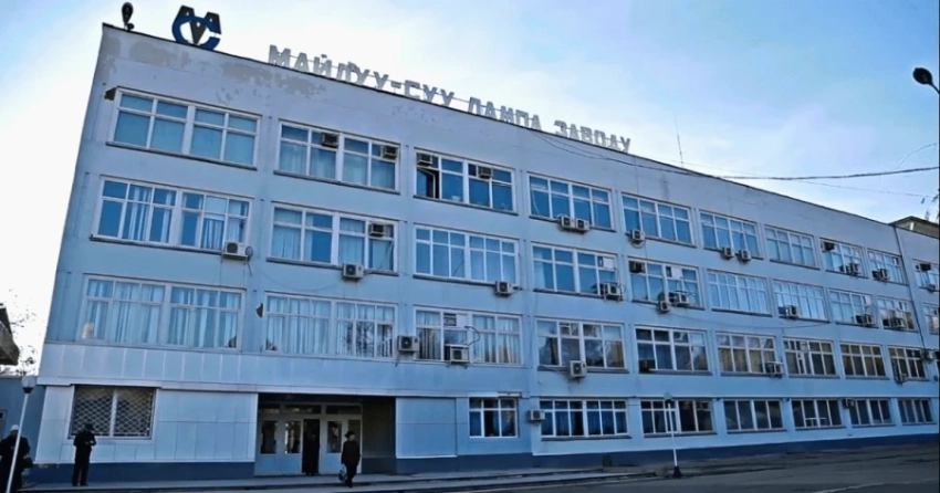 Неоплачиваемый отпуск, закрытие производства - что происходит на заводе в Майлуу-Суу