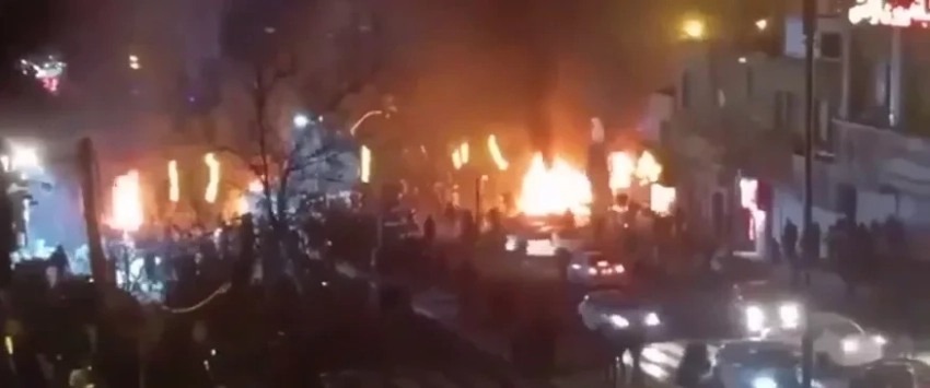 Сын свергнутого шаха Ирана призвал протестующих перейти к захвату власти