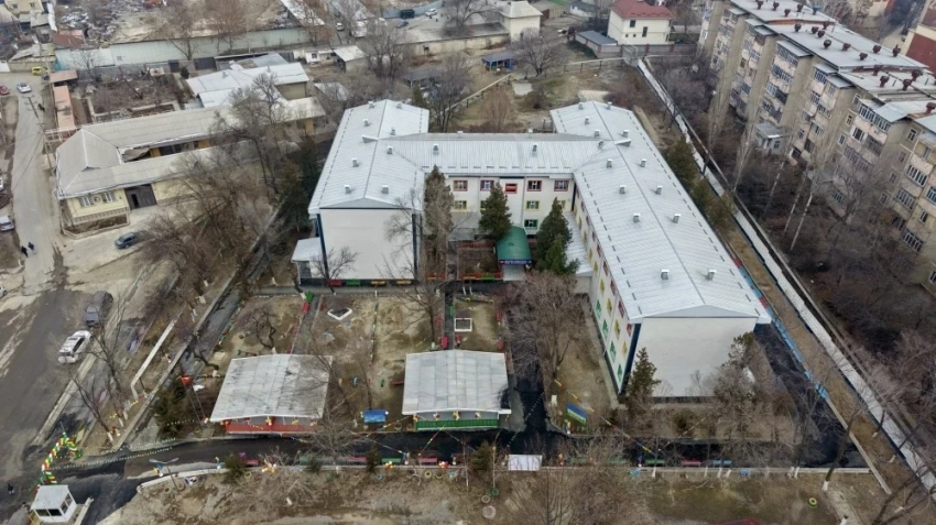 Мэр Оша осмотрел обновлённый детсад "Мээрим" после капремонта