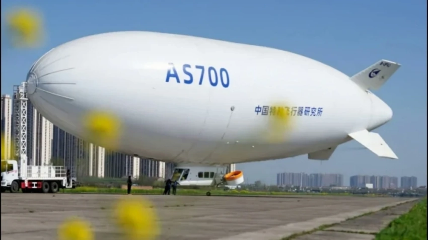 В Китае запустили в небо первый туристический дирижабль