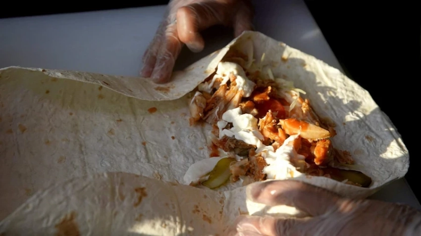 17 человек отравились шаурмой в Бишкеке