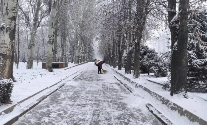 В Бишкеке с начала года почти 300 человек получили травмы из-за гололеда