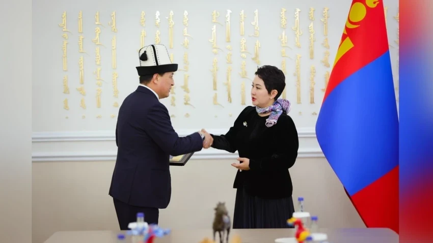 Батцэцэг приняла посла Кыргызстана по случаю окончания срока его полномочий