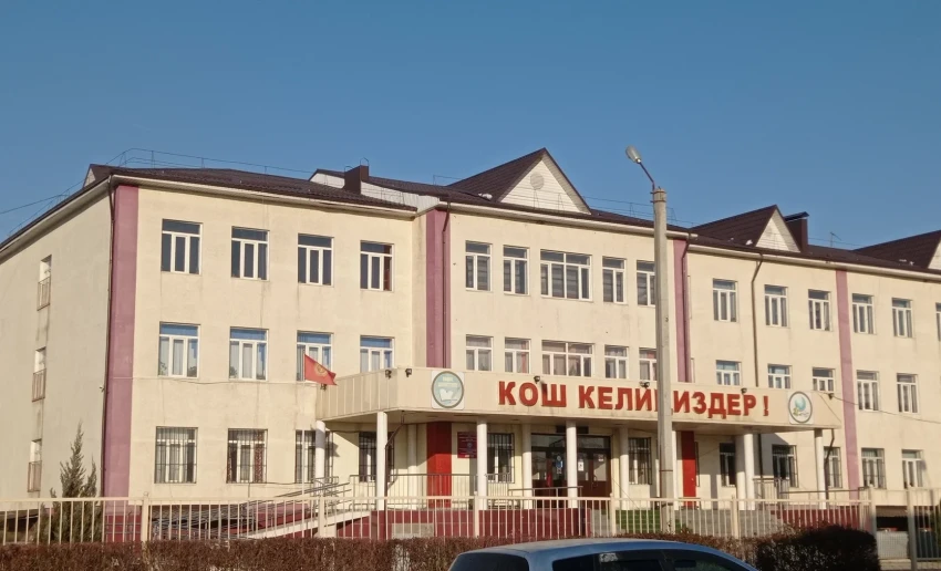 Депутат призвал усилить контроль за продажей сладостей и напитков у школ