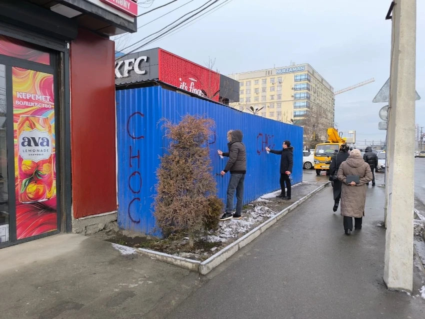 В Оше рейды: рестораны и торговые точки на улице Шакирова попали под снос