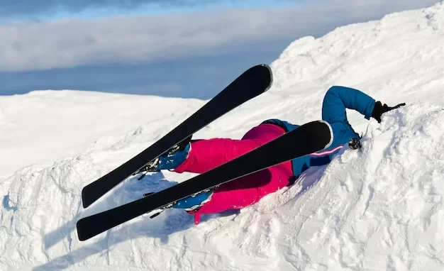 На базе «Кашка-Кулак» девушка, катаясь на лыжах, сорвалась в ущелье