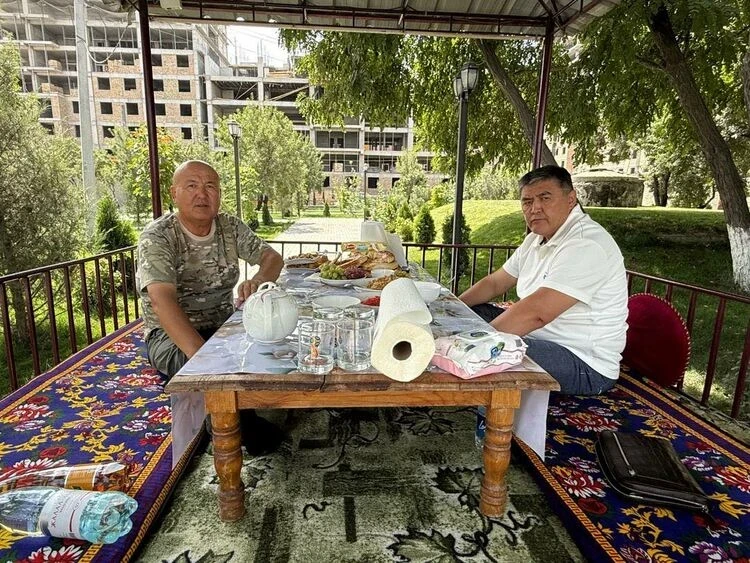 Снос аке, строгий выговор и орден. Чем запомнился мэр Оша Женишбек Токторбаев