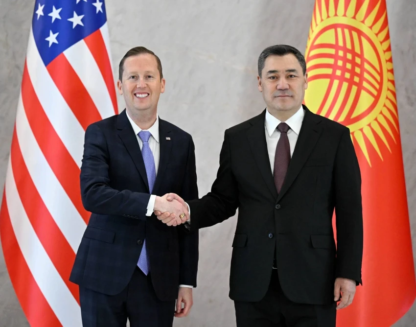Президент Кыргызстана принял спецпосланника США Серджио Гора