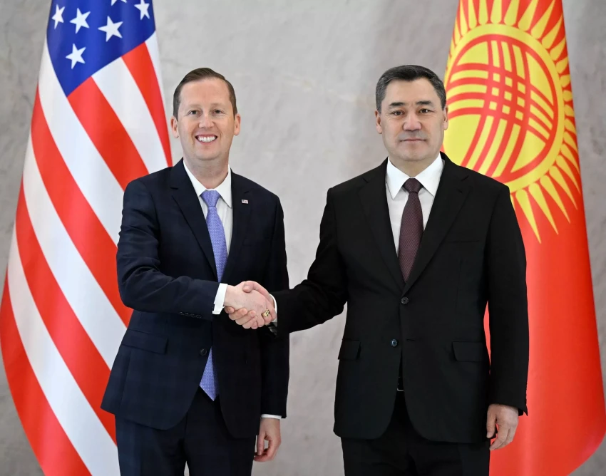 Садыр Жапаров принял спецпосланника США по делам Южной и Центральной Азии Серджио Гора
