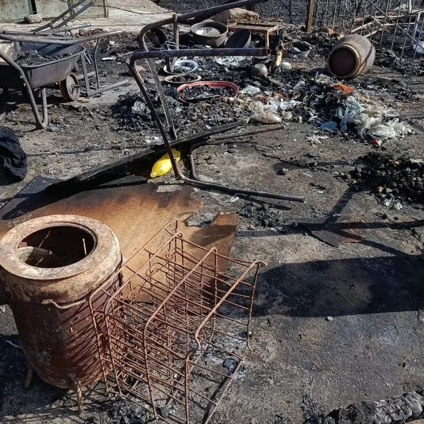 В Кок-Мойноке ликвидирован ночной пожар: сгорели юрты и торговые киоски