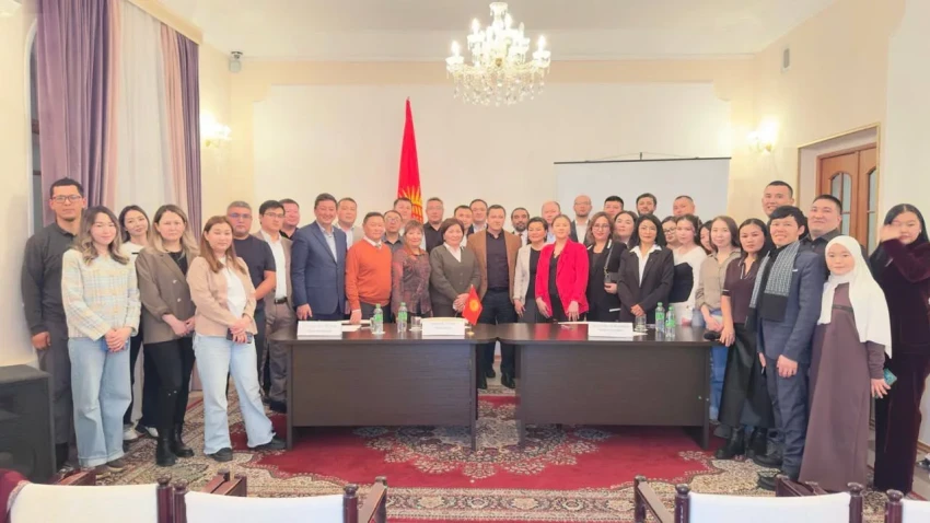 «Мы готовы создать достойные условия»: Глава Минздрава призвал врачей, работающих в России вернуться в Кыргызстан