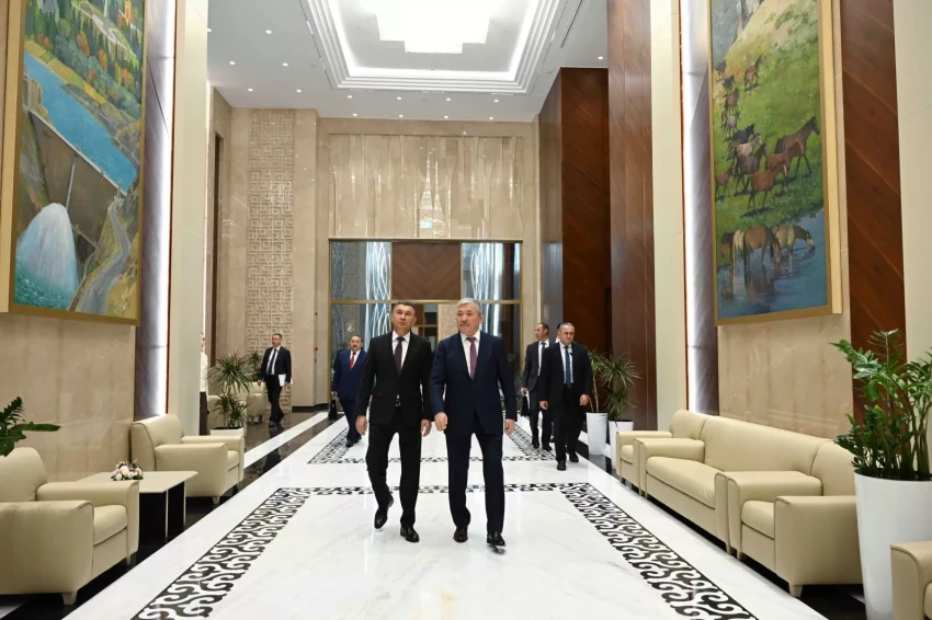 Глава кабмина Кыргызстана и премьер Таджикистана обсудили вопросы сотрудничества