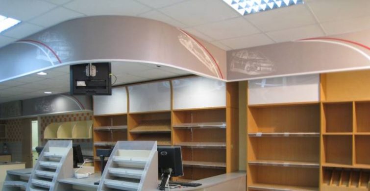 Преимущества стеллажных систем и торговой мебели из ЛДСП для различных сфер бизнеса